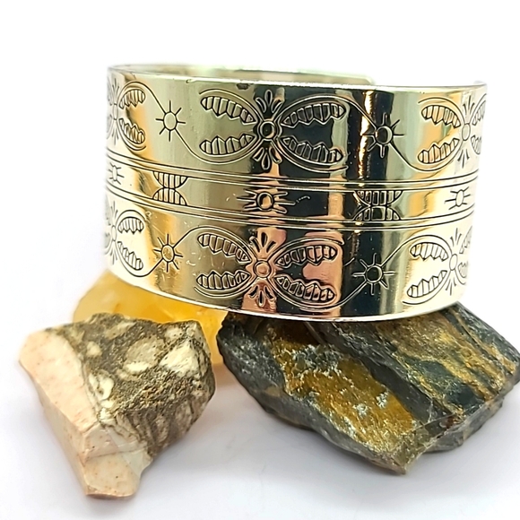 Brighton "SOUTHWEST DREAMS" Retired Wide Cuff with Etched Tribal Motifs! Rare! - Picture 3 of 14
